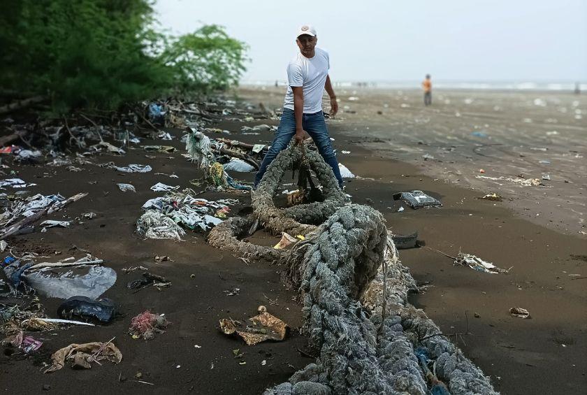 How Lisbon Ferrao and his 12,000 eco-warriors are reviving Mumbai's beaches – The Goodness Journal